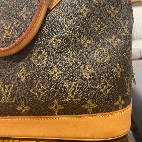 Louis Vuitton Retail $1,530 Monogram Alma PM - Picture 6 of 17